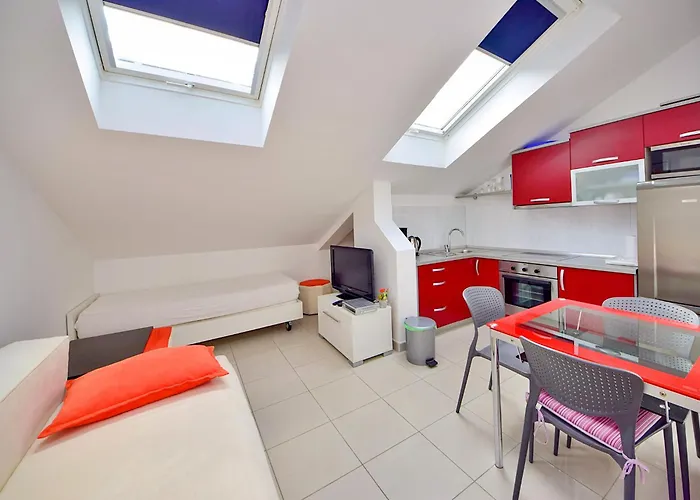 Jasmina-4 By Interhome بلاتشي